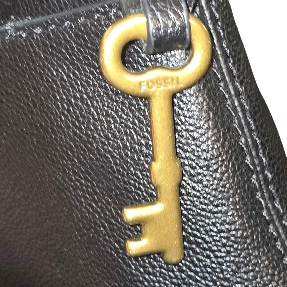 Fossil Fiona Crossbody Women Med Black Pebbled Leather ZB7266 Chain Strap READ